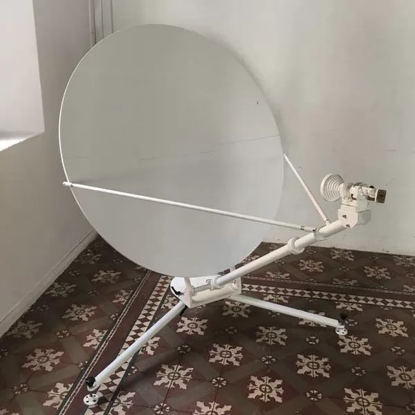 Antena de comunicación por satélite de banda C/Ku de 4,5 m