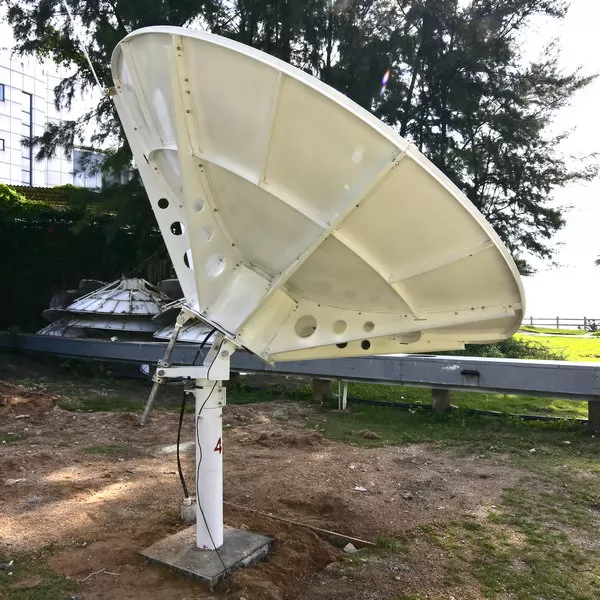 Antena de comunicación por satélite de banda C/Ku de 4,5 m