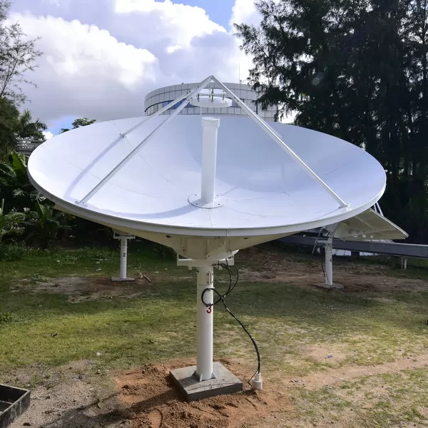 4.5m C/Ku band satellite communication antenna